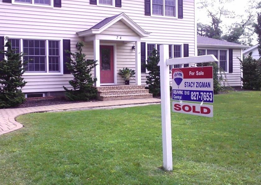 house with sold sign